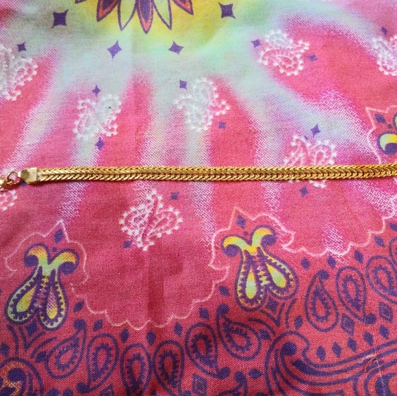 Simple Gold Bracelet - Picture 6 of 7